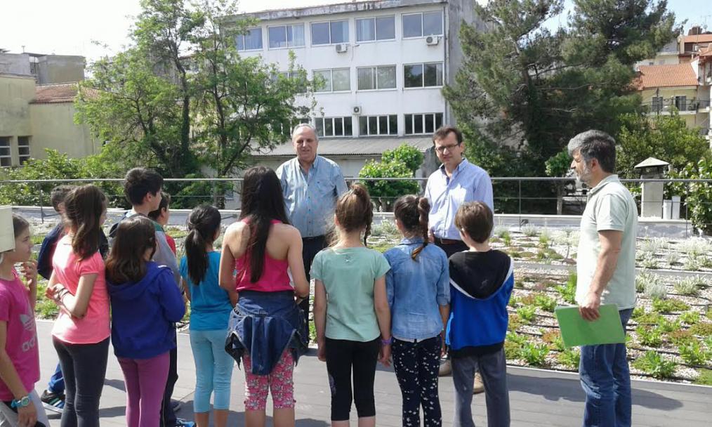 Επίσκεψη παιδιών και ξενάγηση στο φυτεμένο δώμα του Δημαρχείου  Έδεσσας